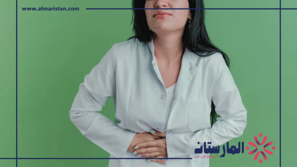 الم جنب السرة يمين