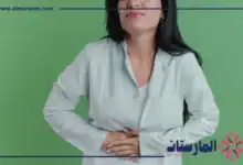 الم جنب السرة يمين
